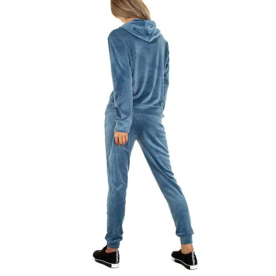 Blauwe velvet loungewear VOGUE