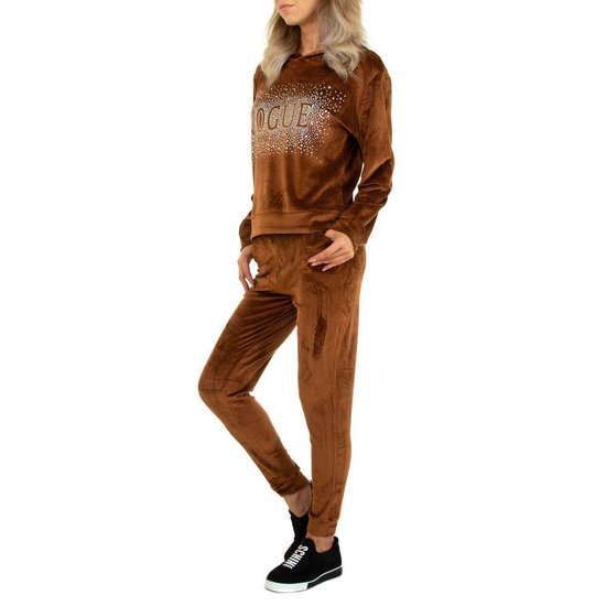 Bruine velvet loungewear VOGUE