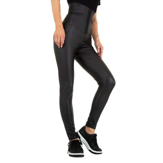 Ultra hoge zwarte leatherlook broek.