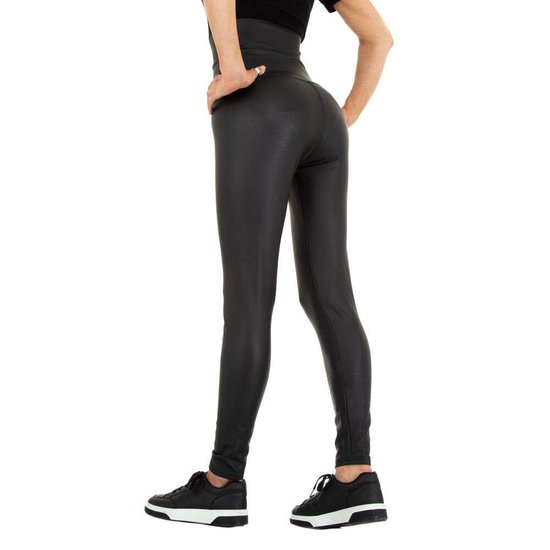 Ultra hoge zwarte leatherlook broek.
