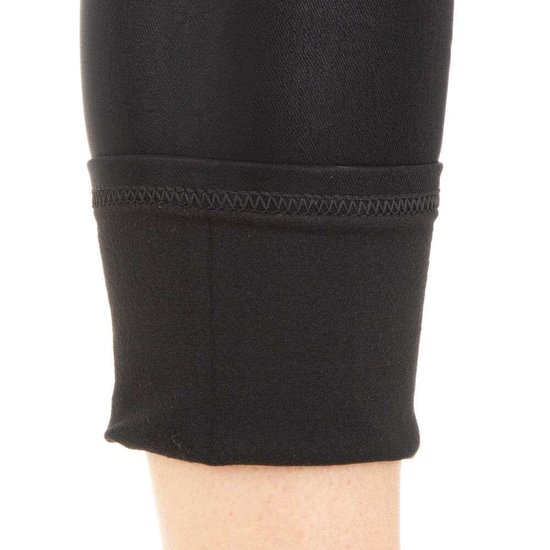 Ultra hoge zwarte broek.
