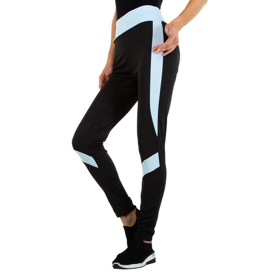 Sportieve zwarte legging met blauw lijnenspel.