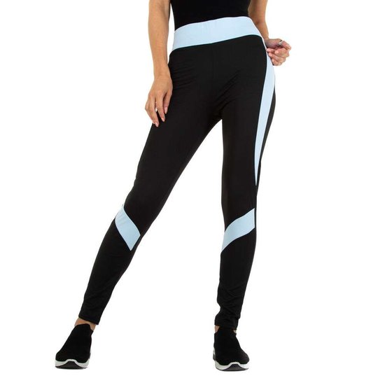 Sportieve zwarte legging met blauw lijnenspel.