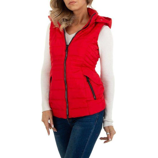 Trendy rode gewatteerde bodywarmer.