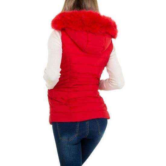 Trendy rode gewatteerde bodywarmer.