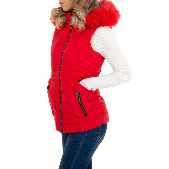 Trendy rode gewatteerde bodywarmer.