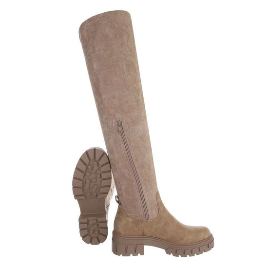 Hoge beige daimen overknee laars Zamora.