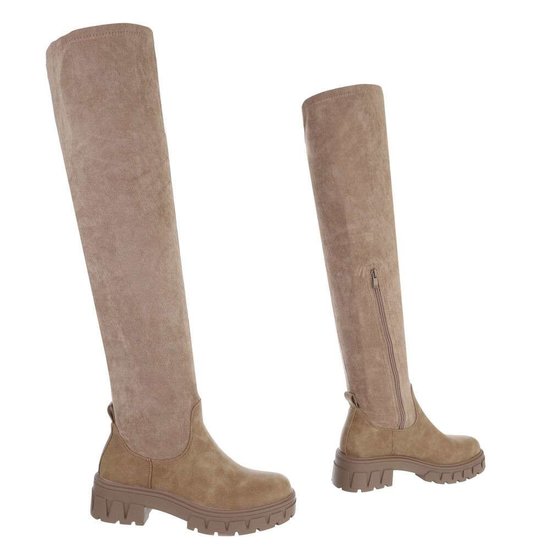 Hoge beige daimen overknee laars Zamora.