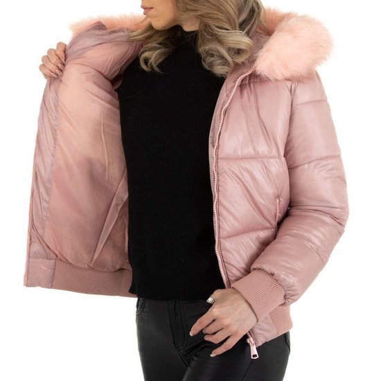 Korte rose gewatteerde winterjas.