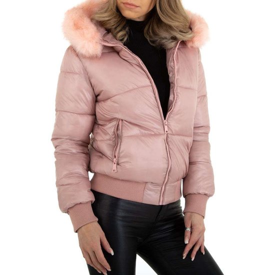 Korte rose gewatteerde winterjas.