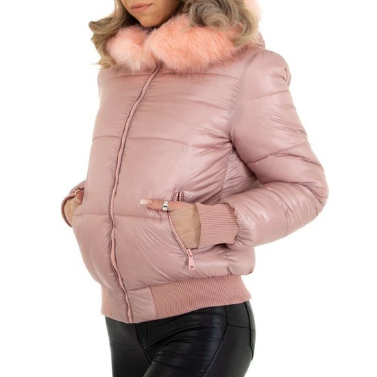 Korte rose gewatteerde winterjas.