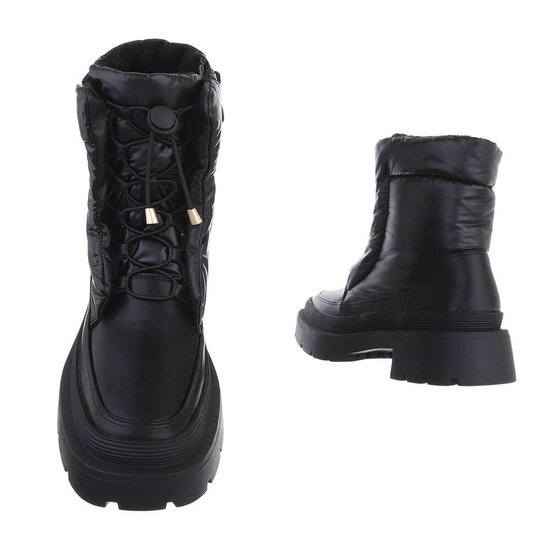 Zwarte snowboot Lakia.