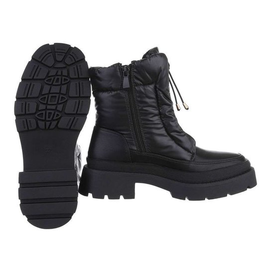 Zwarte snowboot Lakia.