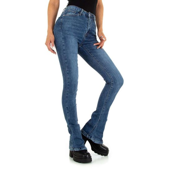 Trendy blauwe bootcut jeans.