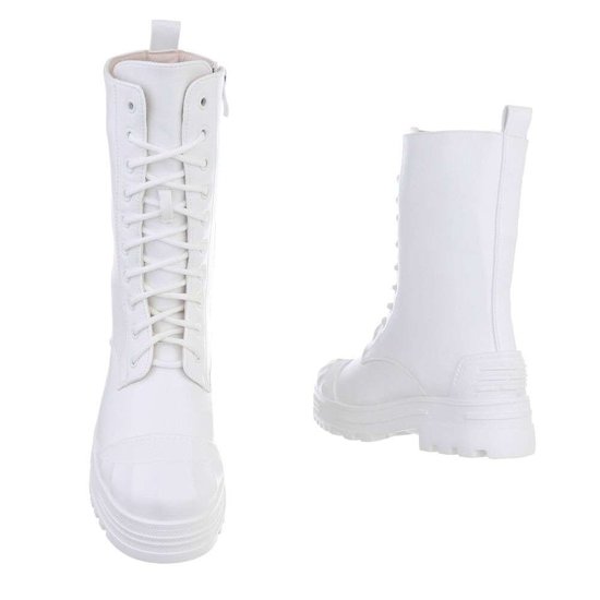 Halfhoge witte boot Stina.