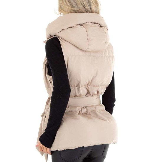 Stylische korte beige gewatteerde bodywarmer.