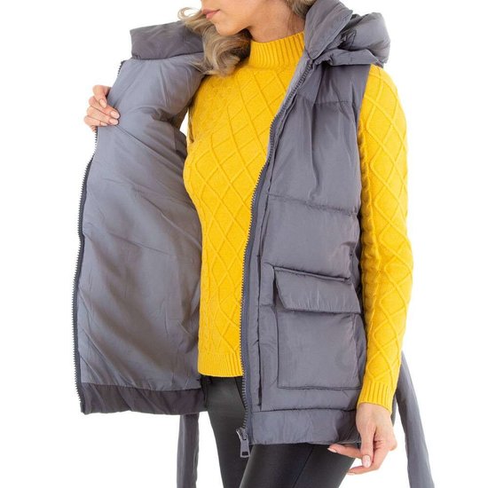 Stylische korte grijze gewatteerde bodywarmer.