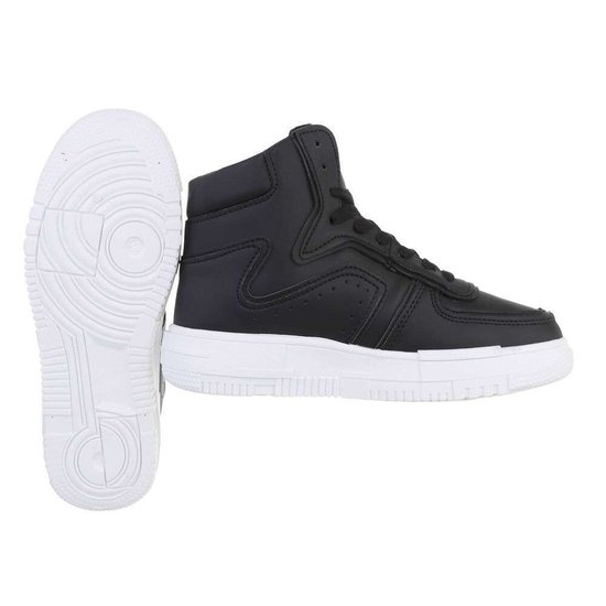 Hoge zwarte sneaker Carola.