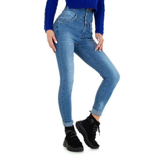 Trendy hoge taille blue jeans met vetersluiting achteraan..