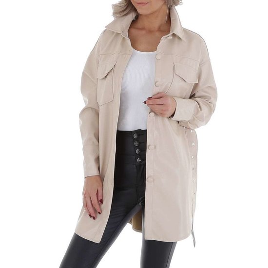 Trendy korte beige leatherlook jas