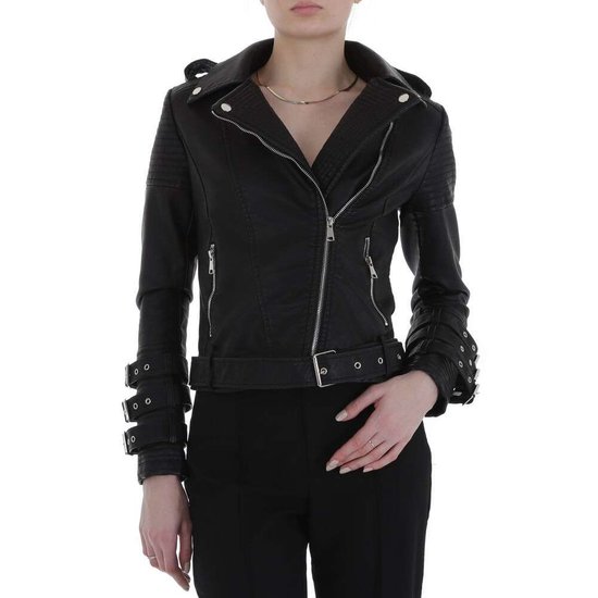 Trendy korte zwarte leatherlook jacket.