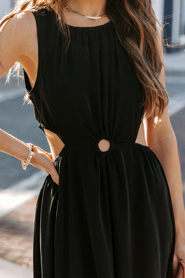 Trendy zwarte cut out maxi jurk.
