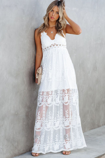 Trendy witte maxi jurk in kant met open rug.