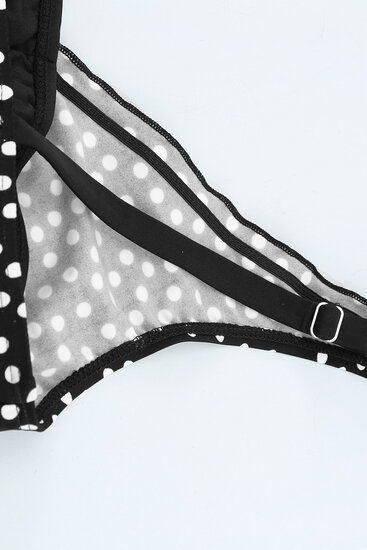 Maillot de bain noir à pois.