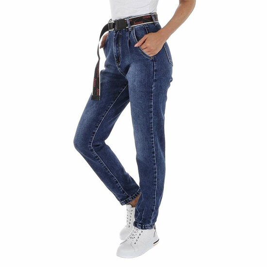 Trendy donker blauwe loose fit jeans met detroyed look+riem.