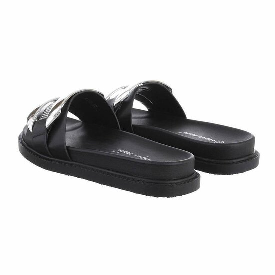 Zwarte mule Orlinda.