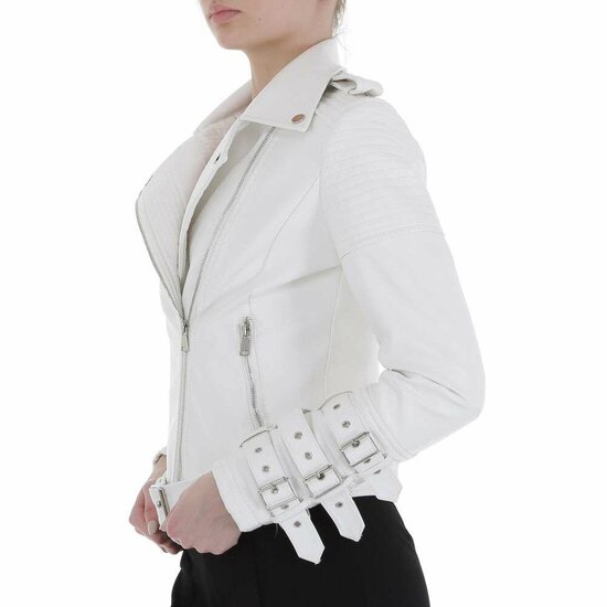 Trendy korte witte leatherlook jacket.