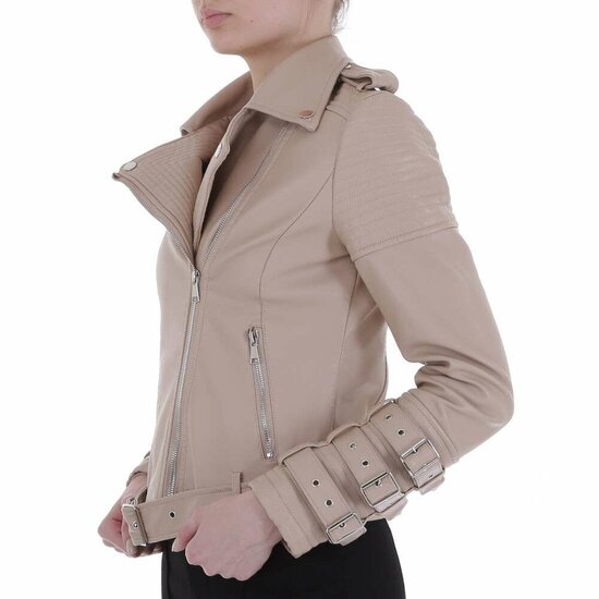Trendy korte beige leatherlook jacket.
