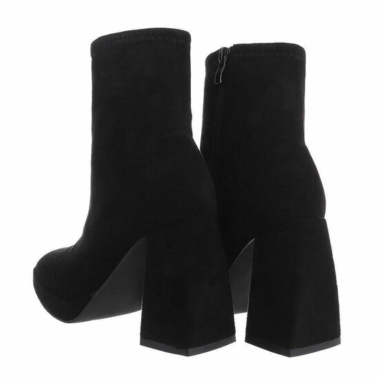 Bottines noires suèdes Armita.