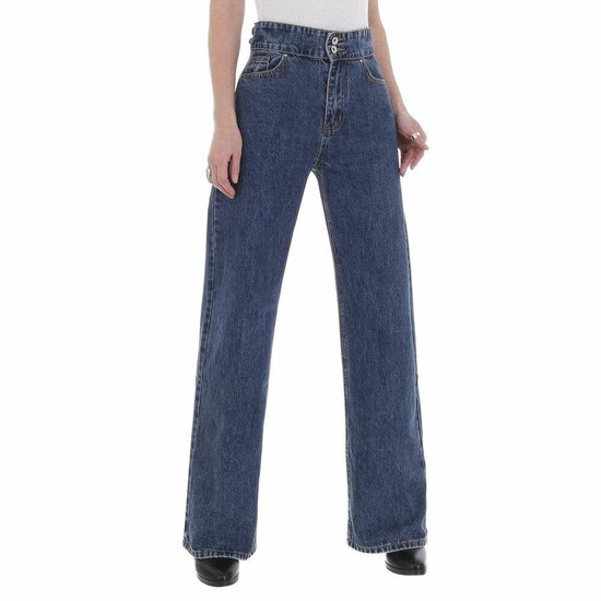 Fashion hoge taille blue jeans met wijde pijipen.