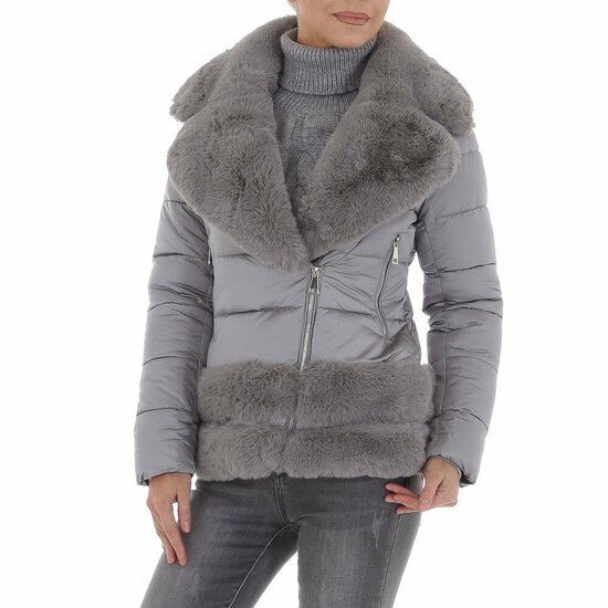 Grijze gewatteerde korte winterjas met fake fur.
