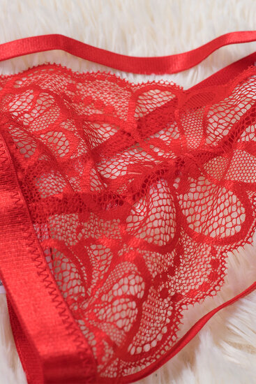 Rode kanten lingerie set Asma.3 stuks.