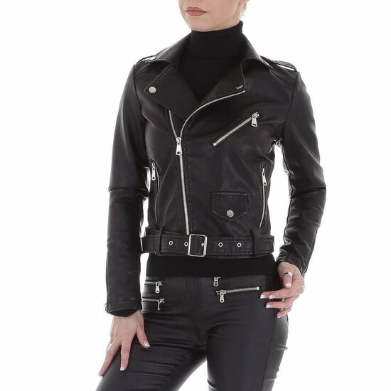 Zwarte korte biker jacket.
