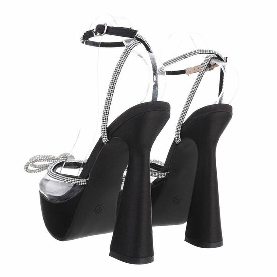 Fashion hoge zwarte pump Pandora.