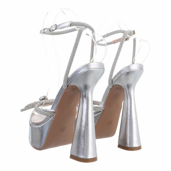 Fashion hoge zilveren pump Pandora.