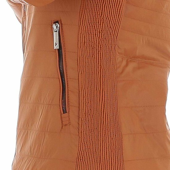 Sportieve korte oranje tussenseizoen jas.