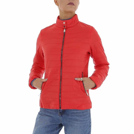 Trendy korte rode gewatteerde tussenseizoen jas.