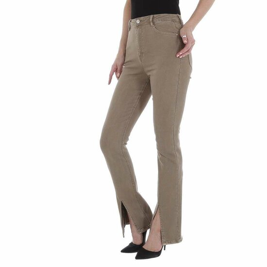 Taupe high waist jeans met flared leg.