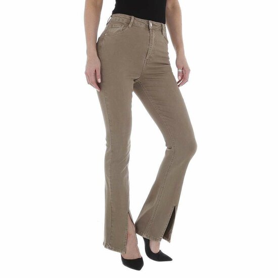 Taupe high waist jeans met flared leg.