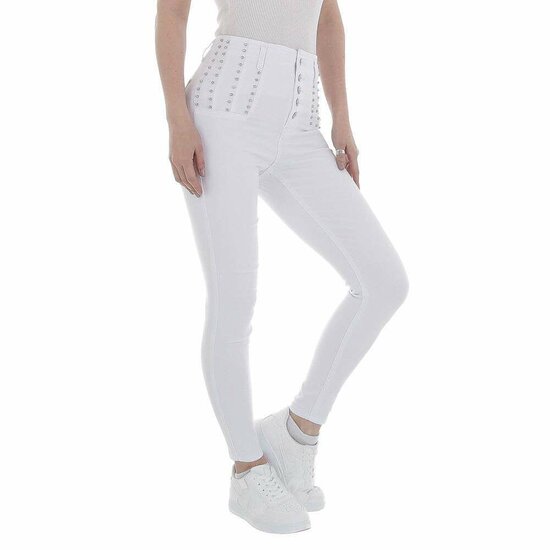 Witte high waist jeans met knoppensluiting.