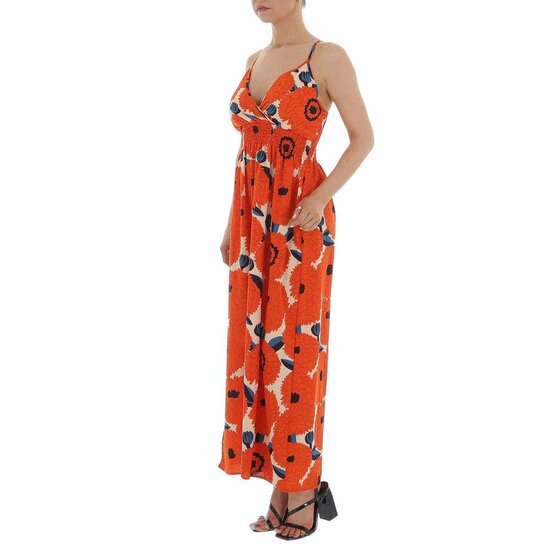 Zomerse oranje-blauwe maxi bloemen jurk.