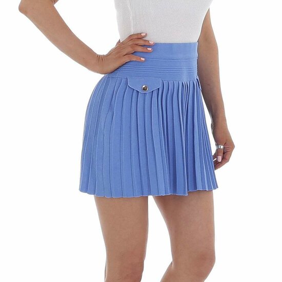Trendy blauwe mini rok.