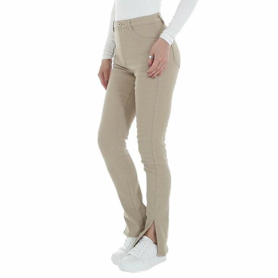 Modieuze beige straight leg jeans.