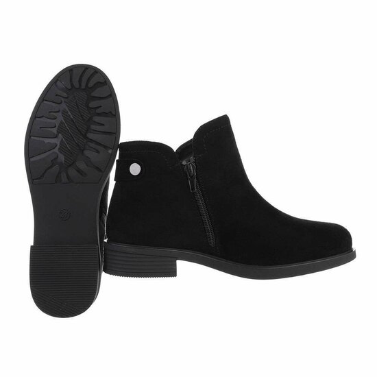 Bottines noires en daim Dita.