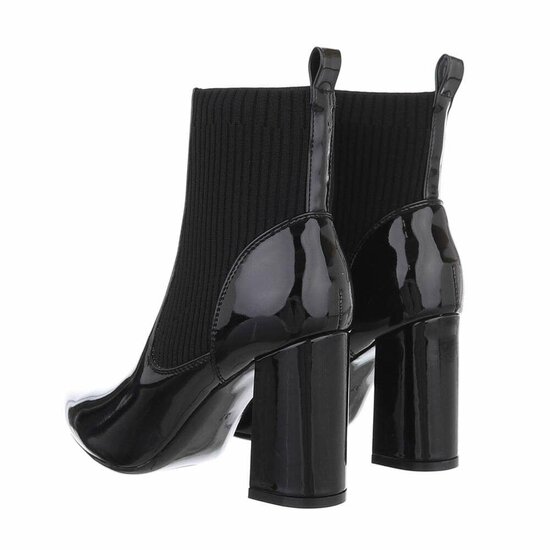 Zwart high heel lak enkellaarsje Femke