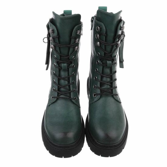 Groene boot Nynke